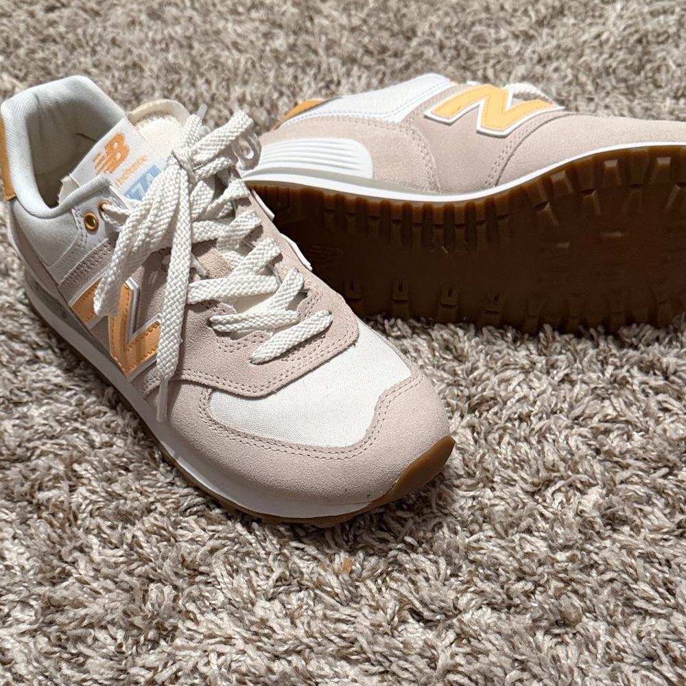 New Balance Women's Beige and White Sneakers never worn - Picture 2 of 4